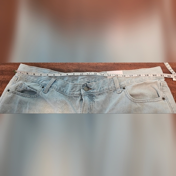 Old Navy Women's High-Rise Slouchy Straight Light Wash Denim Shorts Size 20 NWT - Picture 7 of 9